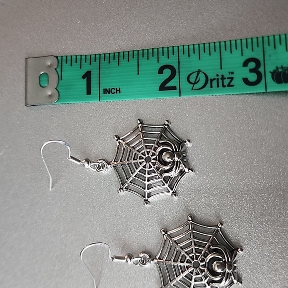 Spider Web   Earrings Halloween Favorite - Picture 3 of 4